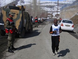 Hakkari'de Sudanlı sporcu yarıştı