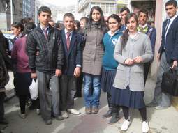 LÜTFEN NE OLURSUN GİTME ÖĞRETMENİM