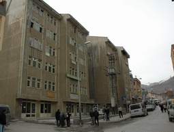 BELEDİYE İŞ MERKEZİNİN İÇLER ACISI HALİ