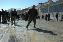 ESNAFI ÇAMURLA MÜCADELE EDİYOR