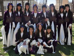 Folklor Ekibi’ne kıyafet yardımı