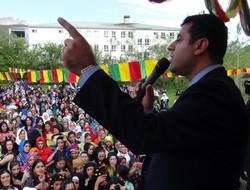 Demirtaş Sevgisi Büyüyor!