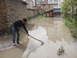 İşyerleri sular altında kaldı