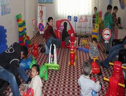 Hakkarili çocuklar oyun parkına kavuştu