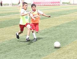 Hakkari'de futbola start verildi