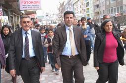 DEMİRTAŞ HAKKARİ/DE HALKA SESLENDİ