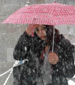 MART AYINDA HAKKARİ DE KAR SÜRPRİZİ