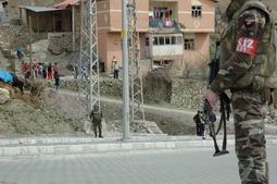 TEHLİKELİ TIRMANIŞI POLİS ÖNLENDİ