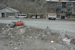 KARAYOLUNDAKİ ÇÖP NOKTASINA TEPKİ