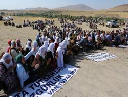 Hasta tutsaklar için yürüdüler