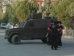 Valilik önünde şüpheli poşet paniği