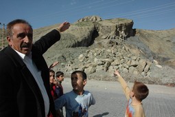 VAN KARAYOLUNDA TOPRAK KAYMASI