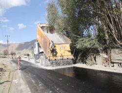 Küçük sanayi sitesi yolu asfaltlanıyor