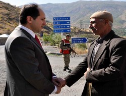 Askerler sürücülerle bayramlaştı