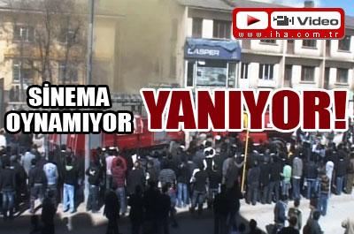 HAKKARİ ESKİ SİNEMASI YANIYOR