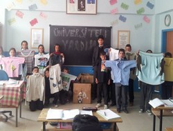 İzmirli öğrenciler Van'ı unutmadı