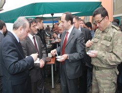 Hakkari polisi 1500 kişiye aşure dağıttı