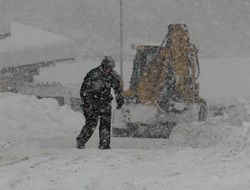 Köy yolları tek tek açılıyor