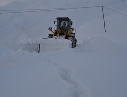 Hakkari'de 4 köy 13 mezra yolu kapandı,,,