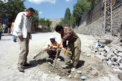 ÇUKURLAR KAPATILIYOR