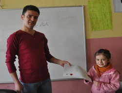 Hakkari'de öğrencilerin karne sevinci,,,