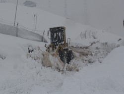 Hakkari'de  10 köy,15 mezra yolu kapandı