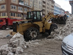 Kar dağları şehir dışına çıkartıldı