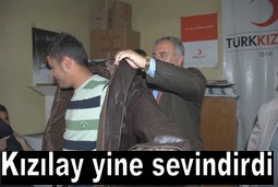 KIZILAY BAŞKANI 40 ÖĞRENCİYİ GİYDİRDİ