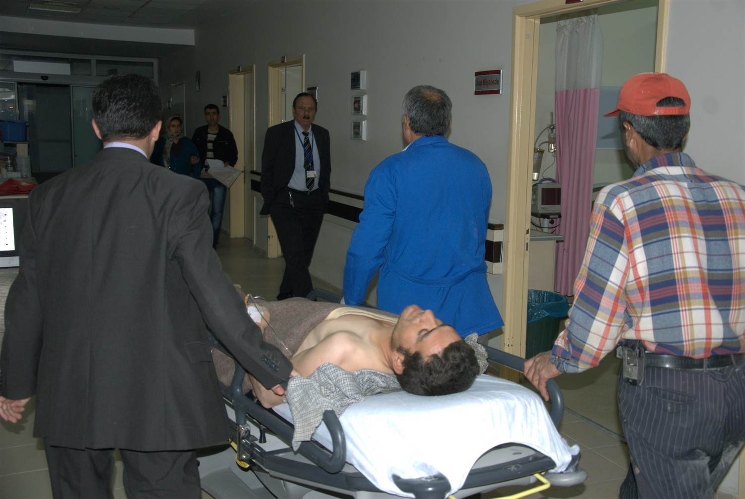 ELEKTRİK AKIMINA İKİ KİŞİ KAPILDI...