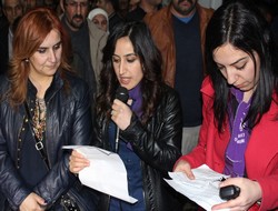 Kadın meclisinden meşaleli yürüyüş