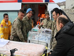 Askeri helikopter 2 günlük bebek için kalktı