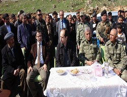 Vali Kalkan sınır'da