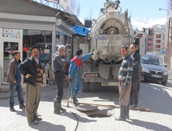 Sınav binasında altyapı patladı