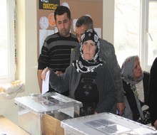 Hakkari'de teleferikle oy kullanmaya gittiler