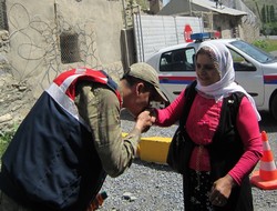 Jandarma Anneler gününü unutmadı