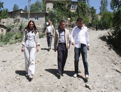 Eş Başkanlar kilit taşı döşedi