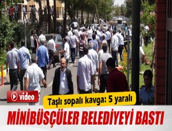 Minibüsçüler belediyeyi bastı 5 yaralı