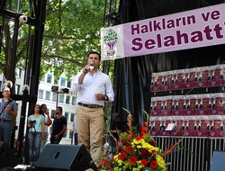 Demirtaş: O üç fotoğrafa dikkatli bakın!