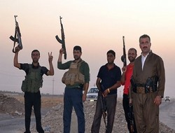 Silahını alan cepheye koştu