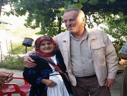 Genç başkan hastaları evlerinde ziyaret etti