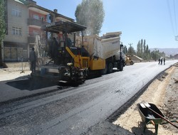 Dağlıca yolunda asfaltlanma çalışması