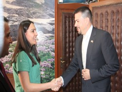 ABD başkonsolosu Espinoza Hakkari'de