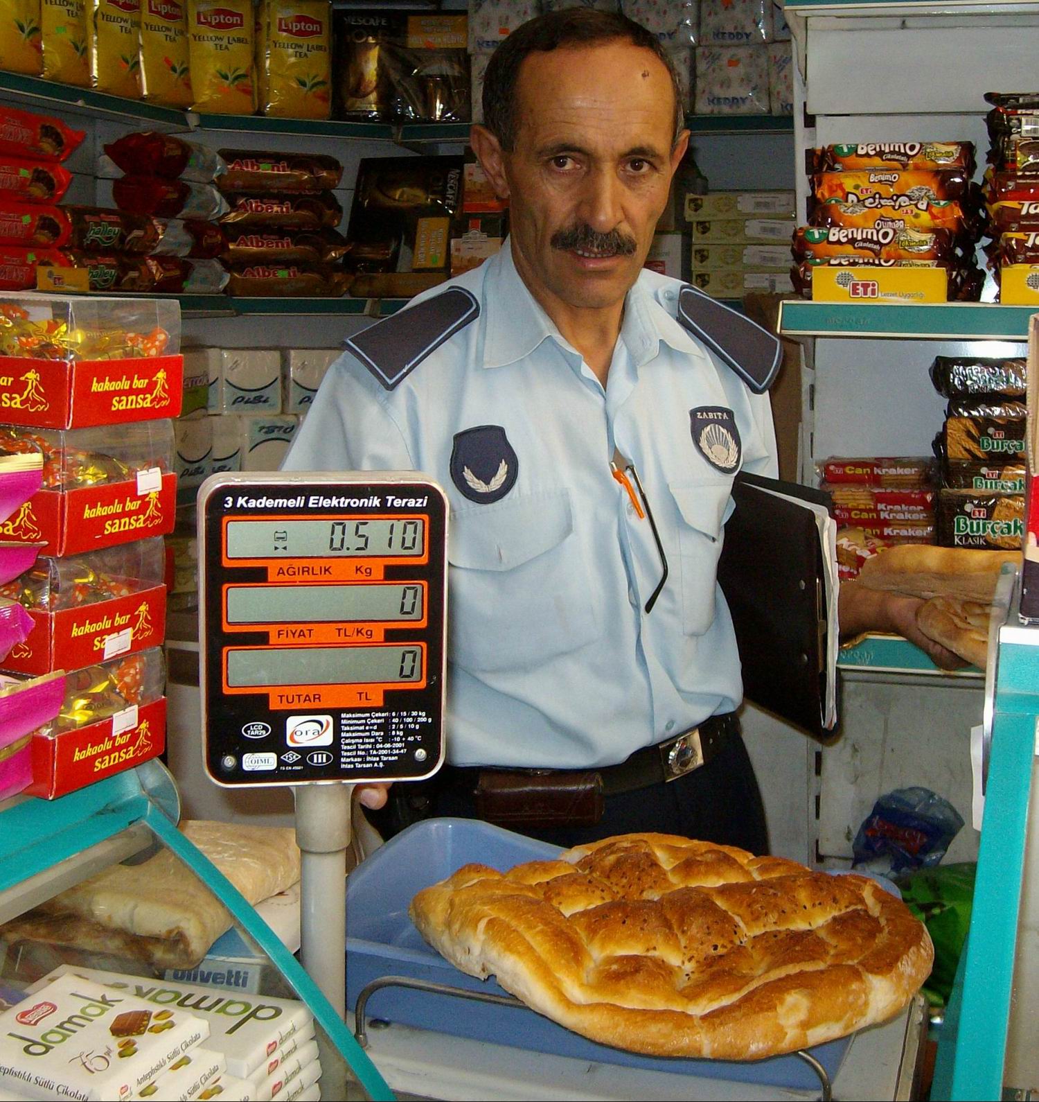 Zabıta ekipleri fırınları denetledi