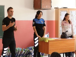 Hakkari polisi öğrencileri bilgilendirdi