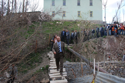 VEKİLLER  MAHALLEYİ ZİYARET ETTİ