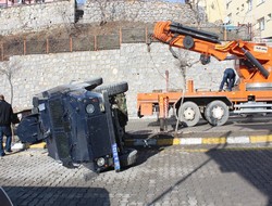 Hakkari'de zırhlı araç devrildi 1 yaralı