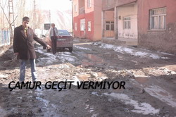 ÇAMUR GEÇİT VERMİYOR..