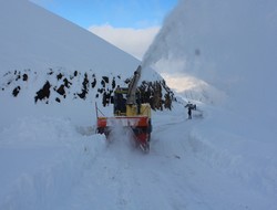 Kapanan yollar ulaşıma açıldı