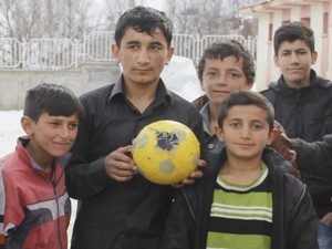 Durankaya beldesi halı saha istiyor