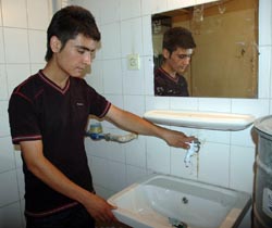 YERİNE YENİLERİ TAKILDI